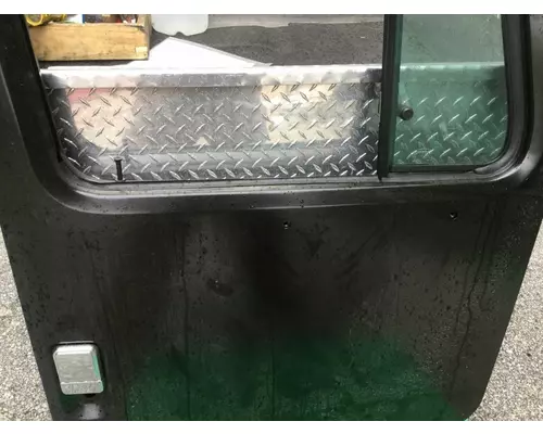 INTERNATIONAL 4700 Door Assembly, Front