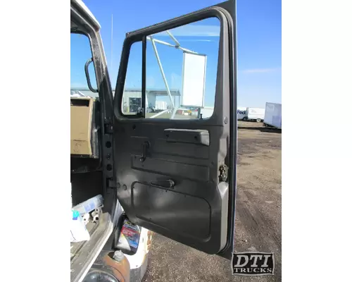 INTERNATIONAL 4700 Door Assembly, Front