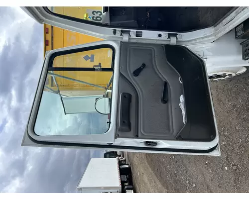 INTERNATIONAL 4700 Door Assembly, Front