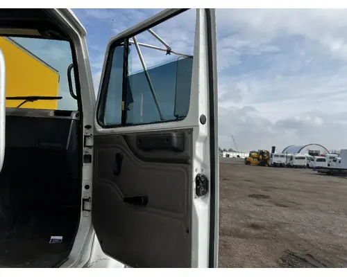 INTERNATIONAL 4700 Door Assembly, Front
