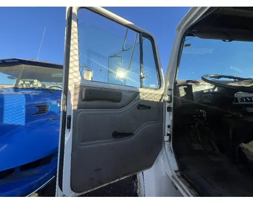 INTERNATIONAL 4700 Door Assembly, Front