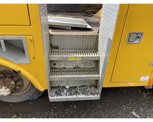 INTERNATIONAL 4700 Export Vehicle