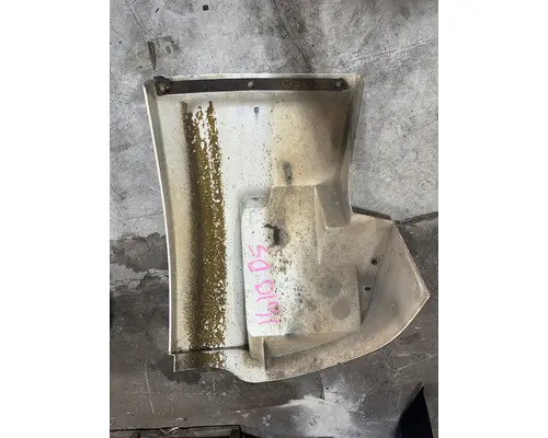 INTERNATIONAL 4700 Fender Extension