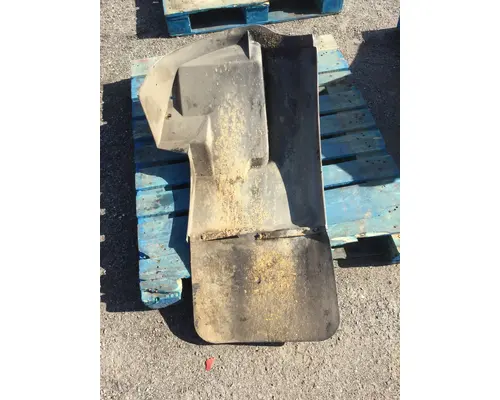 INTERNATIONAL 4700 Fender Extension