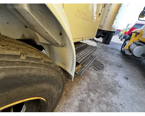 INTERNATIONAL 4700 Fender Extension