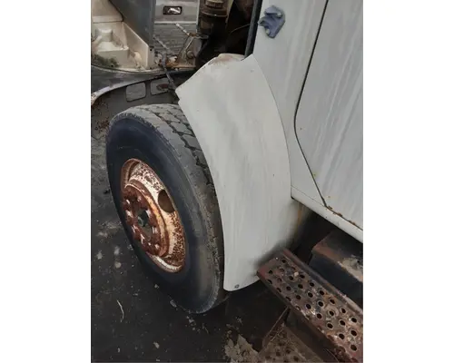 INTERNATIONAL 4700 Fender Extension