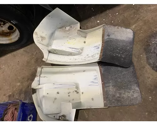 INTERNATIONAL 4700 Fender