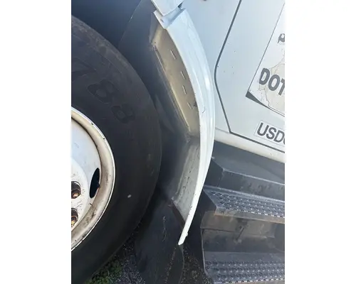 INTERNATIONAL 4700 Fender