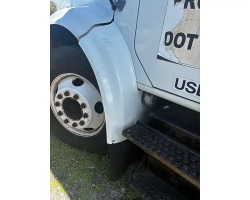 INTERNATIONAL 4700 Fender