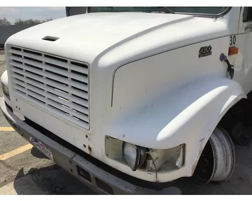 INTERNATIONAL 4700 HOOD