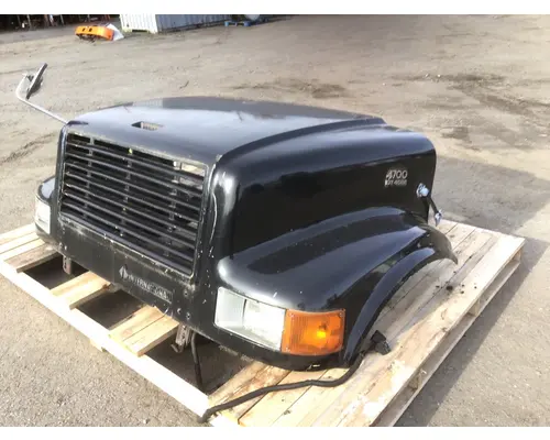 INTERNATIONAL 4700 Hood