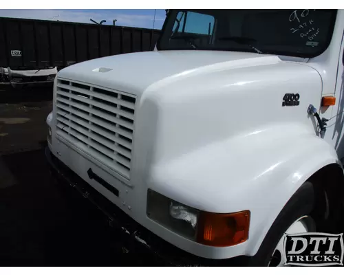 INTERNATIONAL 4700 Hood