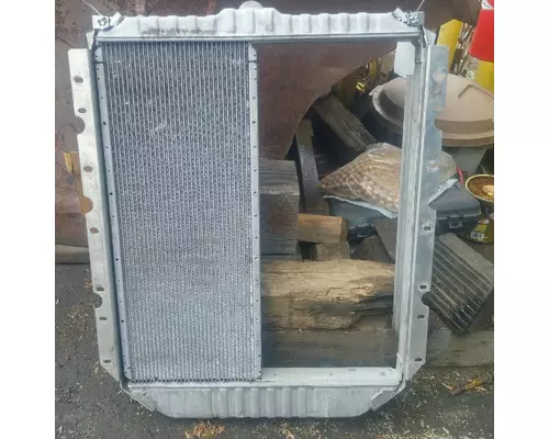 INTERNATIONAL 4700 Radiator