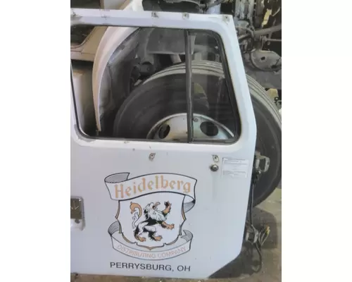 INTERNATIONAL 4900 1990-2002 DOOR ASSEMBLY, FRONT