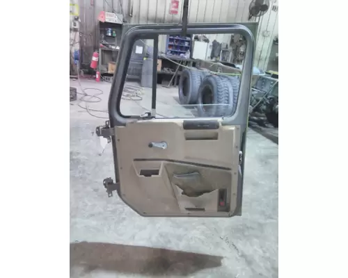INTERNATIONAL 4900 1990-2002 DOOR ASSEMBLY, FRONT