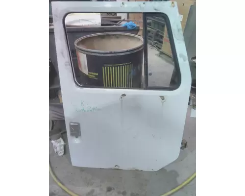INTERNATIONAL 4900 1990-2002 DOOR ASSEMBLY, FRONT