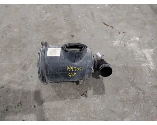 INTERNATIONAL 4900 AIR CLEANER