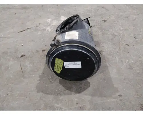 INTERNATIONAL 4900 AIR CLEANER