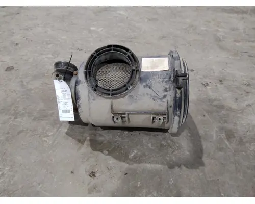 INTERNATIONAL 4900 AIR CLEANER