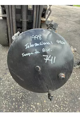 INTERNATIONAL 4900 Air Tank