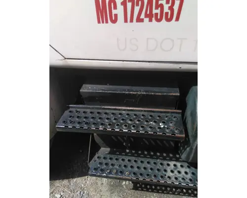INTERNATIONAL 4900 BATTERY BOX