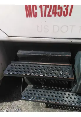 INTERNATIONAL 4900 BATTERY BOX