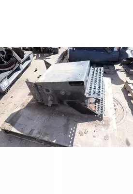 INTERNATIONAL 4900 Battery Box