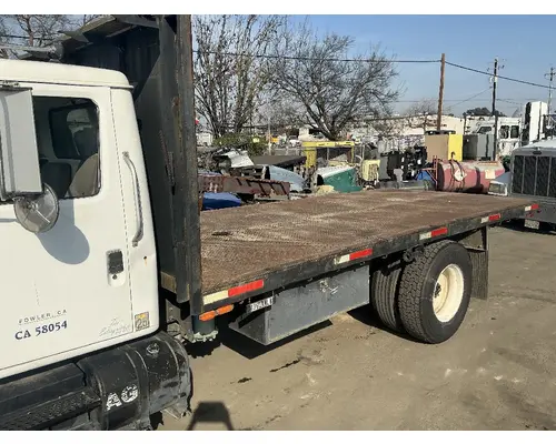 INTERNATIONAL 4900 Body  Bed