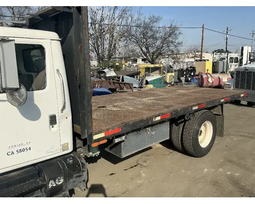 INTERNATIONAL 4900 Body  Bed