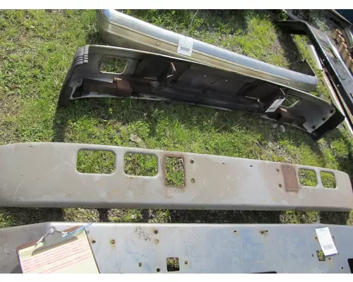 INTERNATIONAL 4900 Bumper Assembly, Front