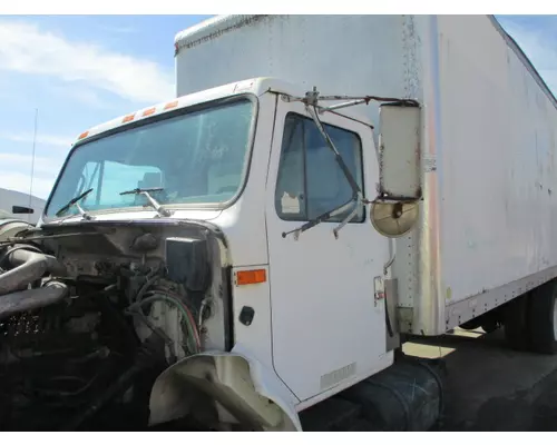 INTERNATIONAL 4900 CAB