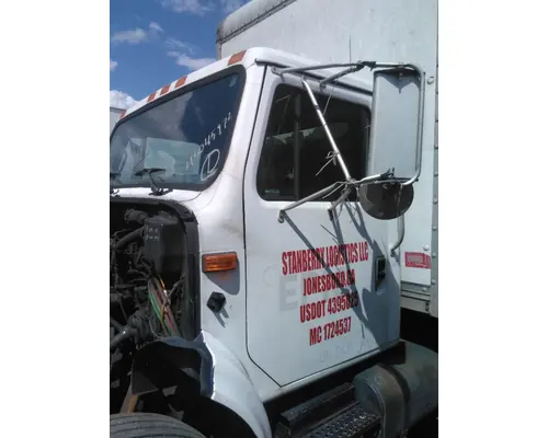 INTERNATIONAL 4900 CAB