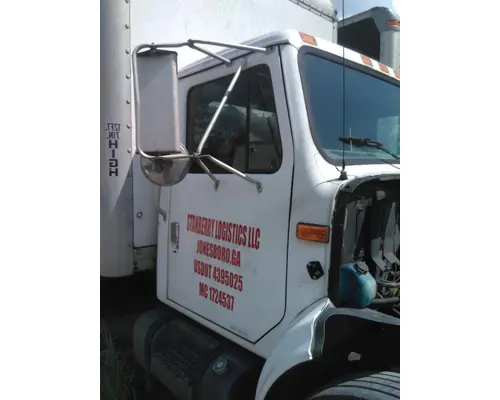 INTERNATIONAL 4900 CAB