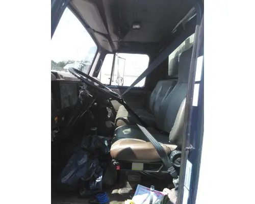INTERNATIONAL 4900 CAB