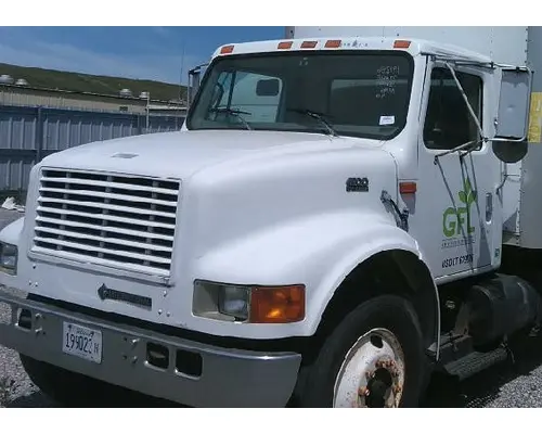 INTERNATIONAL 4900 CAB