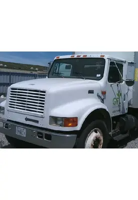 INTERNATIONAL 4900 CAB