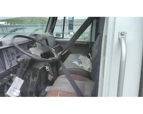 INTERNATIONAL 4900 CAB