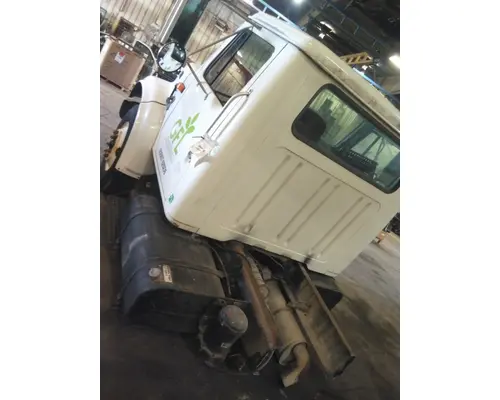 INTERNATIONAL 4900 CAB