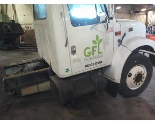 INTERNATIONAL 4900 CAB