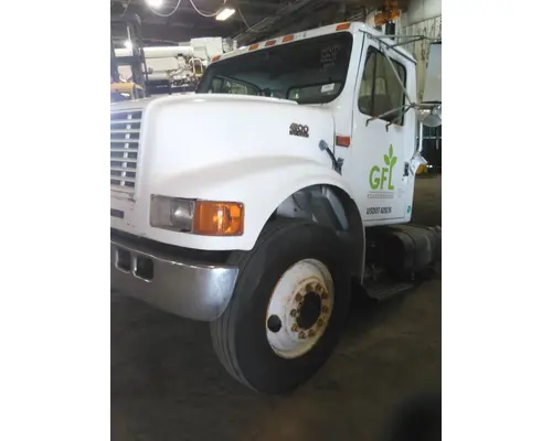 INTERNATIONAL 4900 CAB