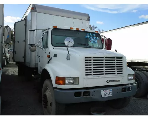 INTERNATIONAL 4900 Cab