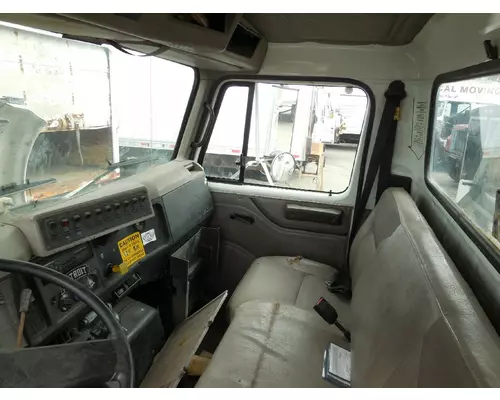 INTERNATIONAL 4900 Cab