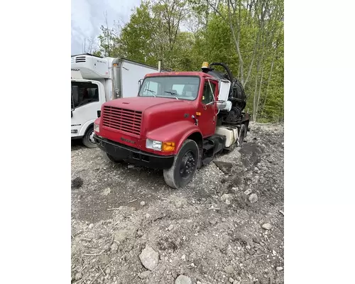 INTERNATIONAL 4900 Complete Vehicle