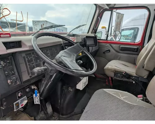 INTERNATIONAL 4900 Complete Vehicle