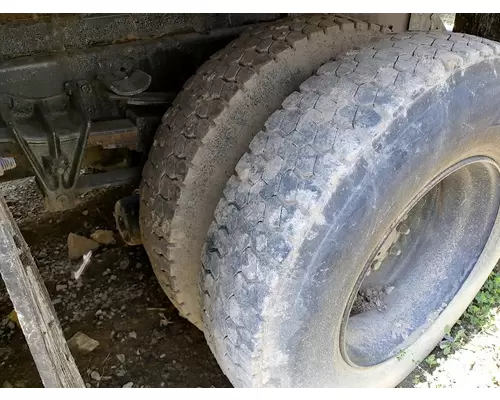 INTERNATIONAL 4900 Complete Vehicle