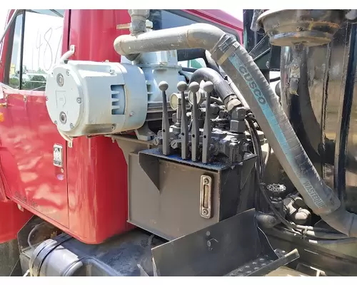 INTERNATIONAL 4900 Complete Vehicle