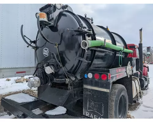 INTERNATIONAL 4900 Complete Vehicle