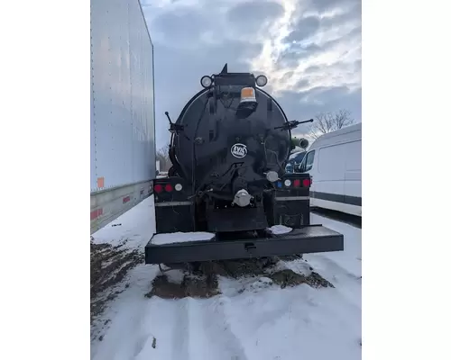 INTERNATIONAL 4900 Complete Vehicle
