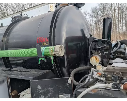 INTERNATIONAL 4900 Complete Vehicle