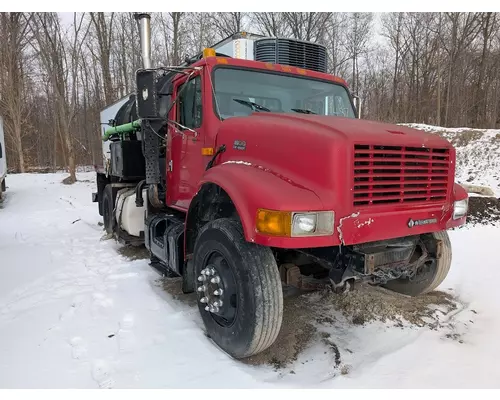INTERNATIONAL 4900 Complete Vehicle